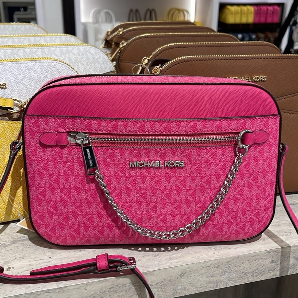 Michael Kors Jet Set Larg Signature Logo EW ZP Chain XBODY Crossbody
DRAGONFRUIT - Picture 2 of 16